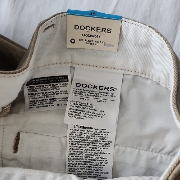 Dockers Men's Tan Shorts with Smartphone Pocket - Picture 3 of 6